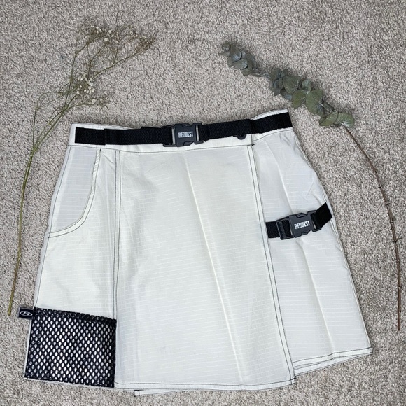 Request Mini Skirt | Size S - Picture 2 of 16